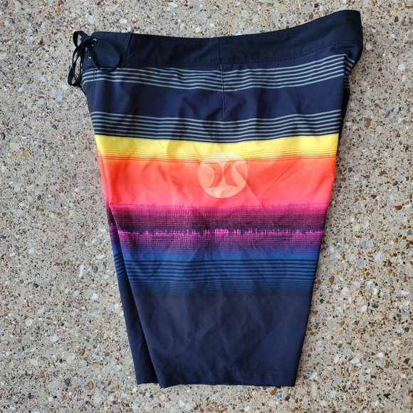 Hurley Black Ombre Sunset Stripe Board Shorts Mens 30 - Picture 3 of 7